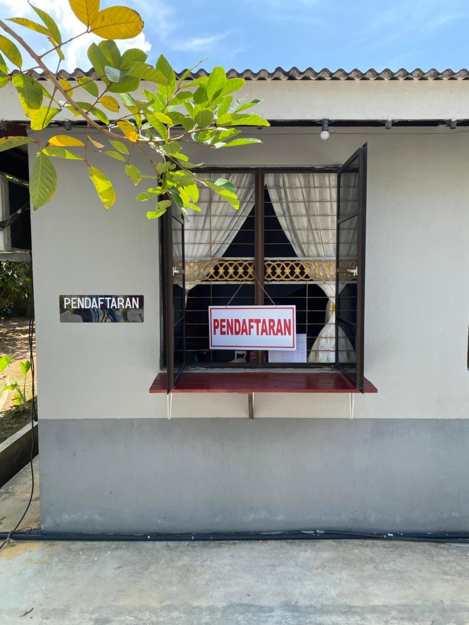 Lakse Inn Homestay Kampong Pengkalan Maras Exteriör bild