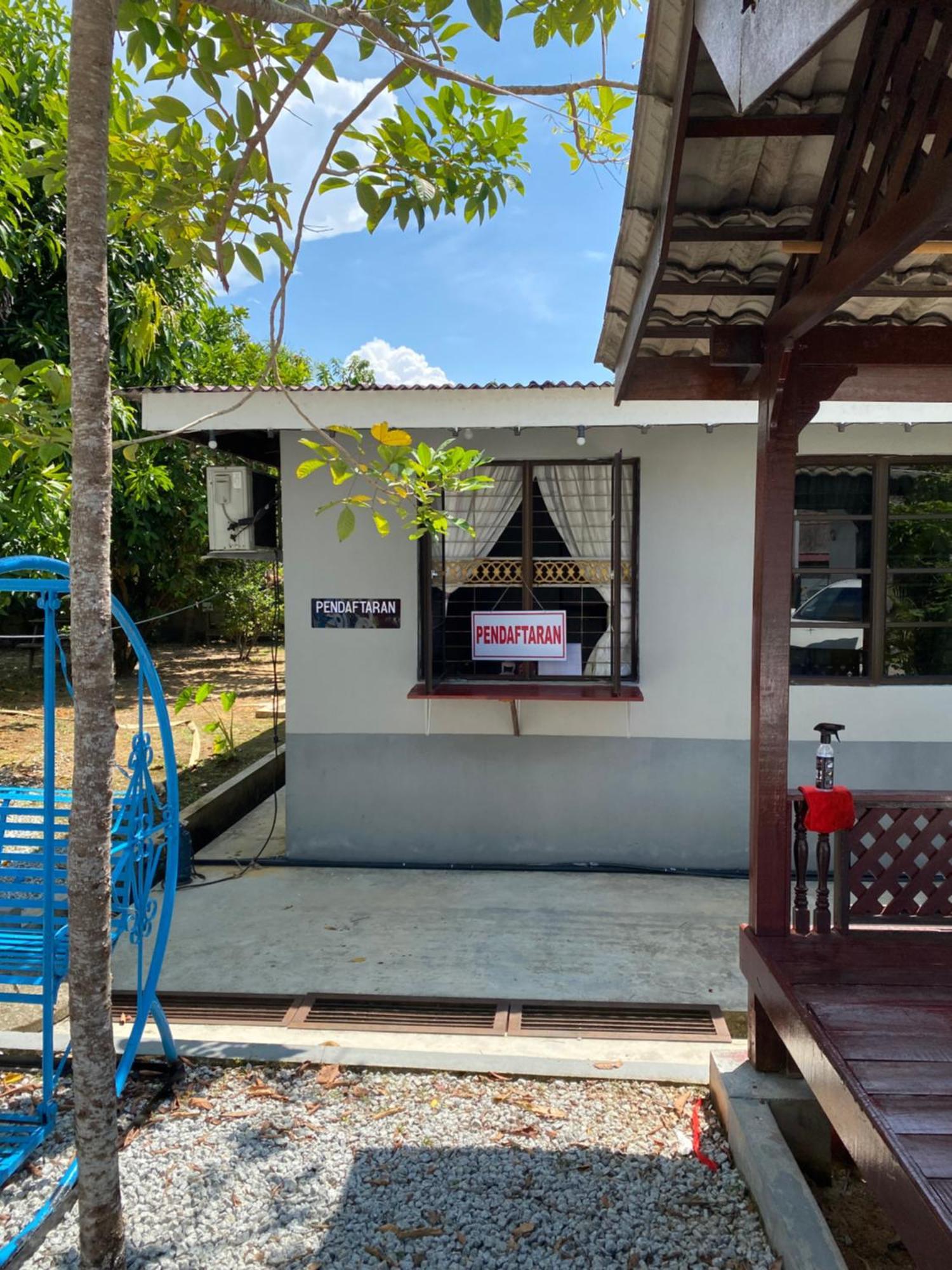 Lakse Inn Homestay Kampong Pengkalan Maras Exteriör bild
