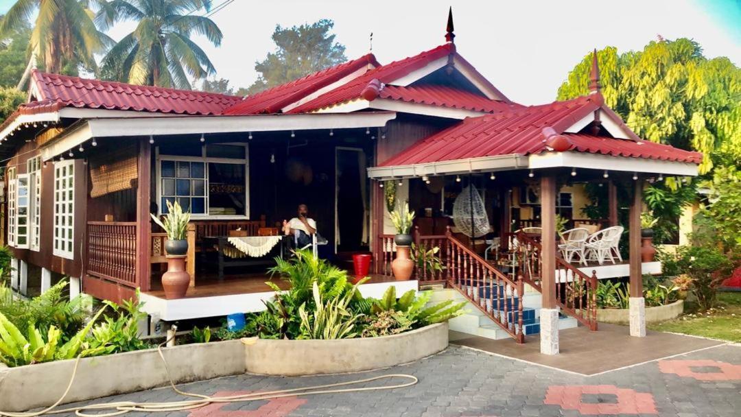 Lakse Inn Homestay Kampong Pengkalan Maras Exteriör bild
