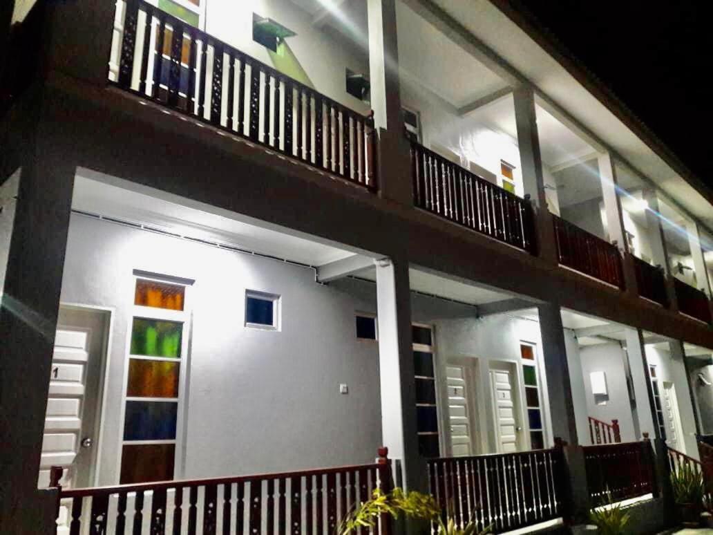 Lakse Inn Homestay Kampong Pengkalan Maras Exteriör bild