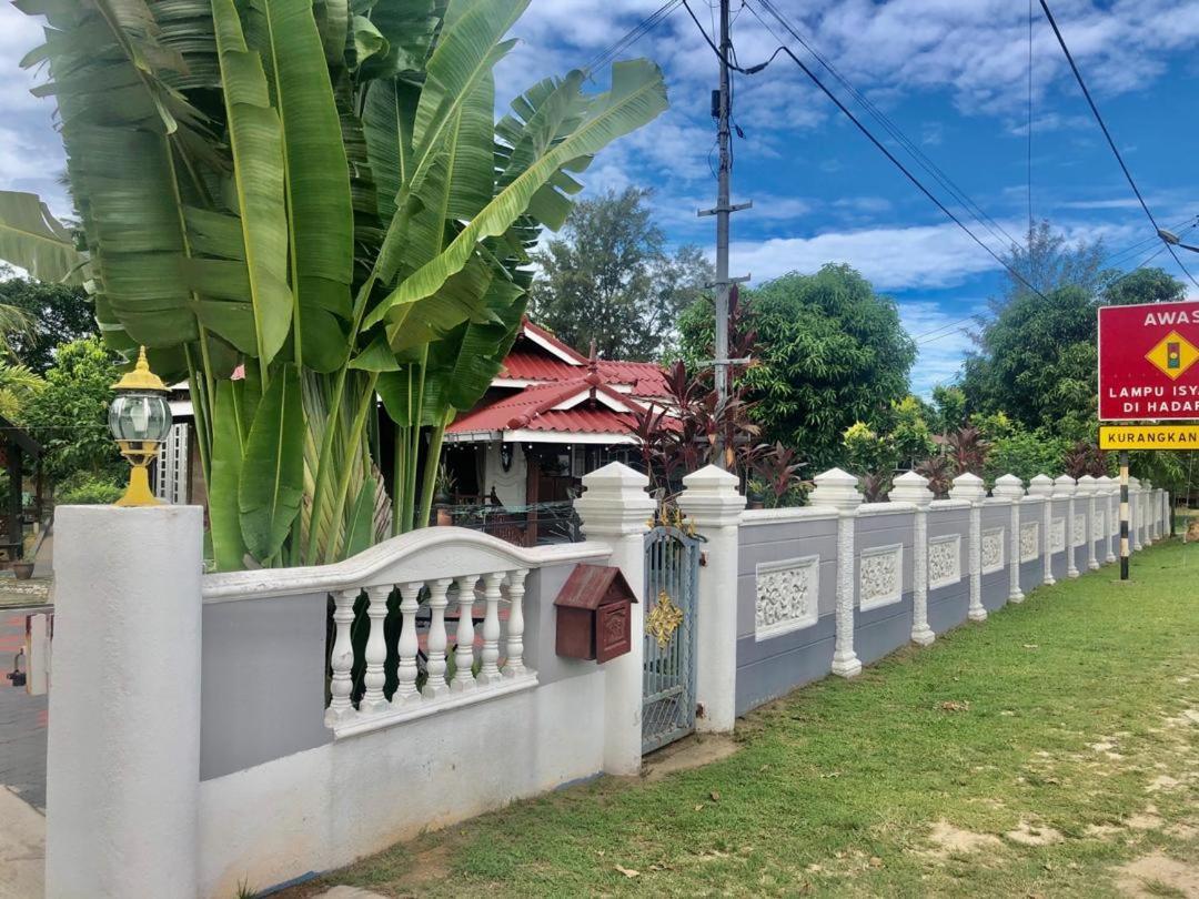 Lakse Inn Homestay Kampong Pengkalan Maras Exteriör bild