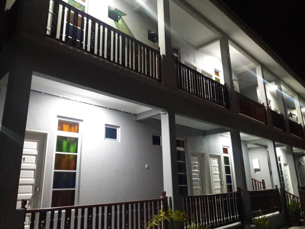 Lakse Inn Homestay Kampong Pengkalan Maras Exteriör bild