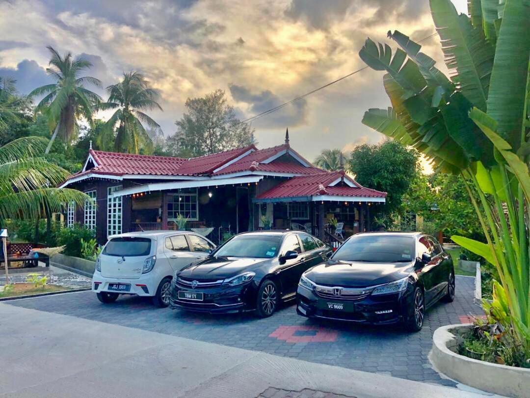 Lakse Inn Homestay Kampong Pengkalan Maras Exteriör bild