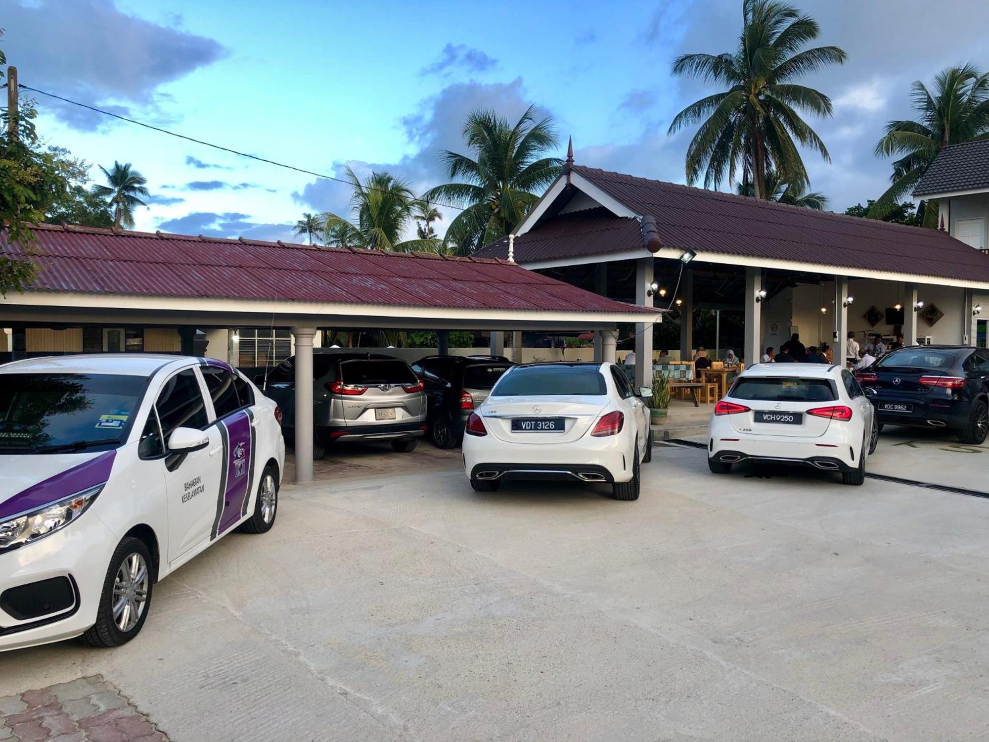 Lakse Inn Homestay Kampong Pengkalan Maras Exteriör bild