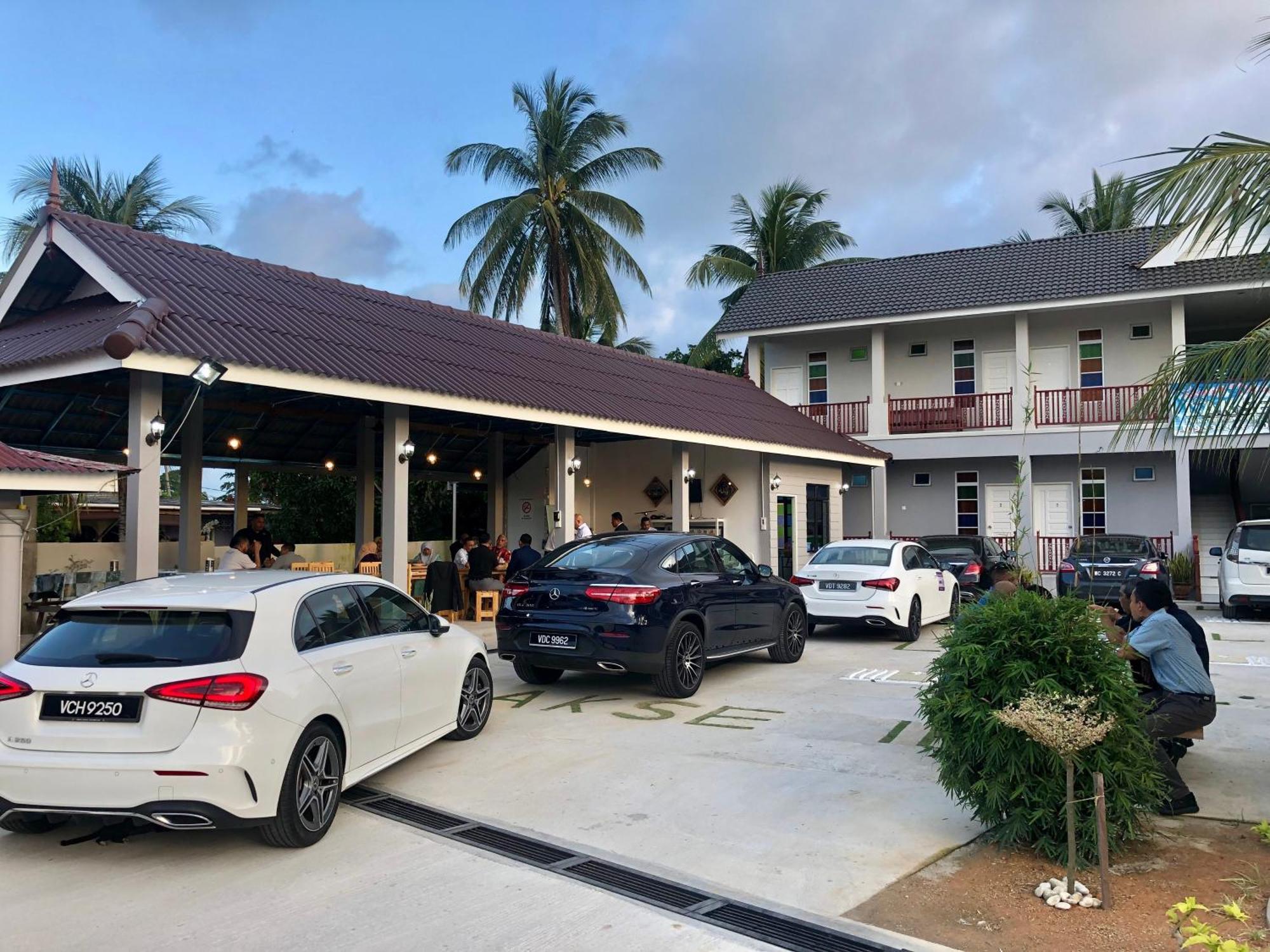 Lakse Inn Homestay Kampong Pengkalan Maras Exteriör bild